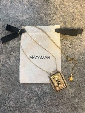 Mayamar Gold Star-Relief Rectangular Pendant Necklace